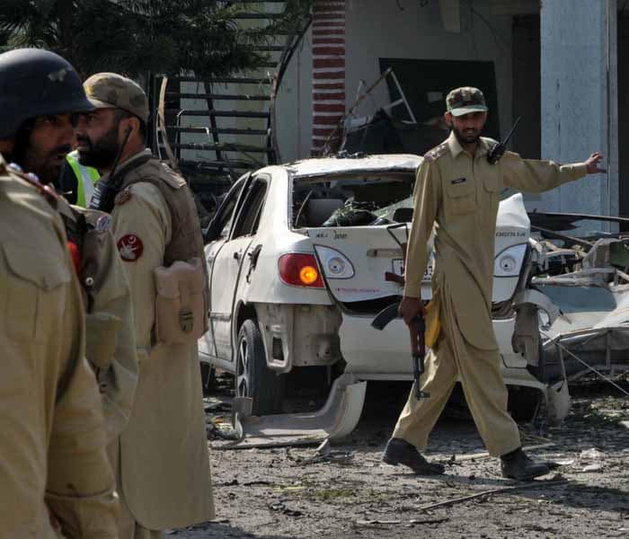 At least 10 people were injured in a bomb attack outside a restaurant in the northwestern city of Peshawar on Friday, October 23, 2009. (AFP Photo)